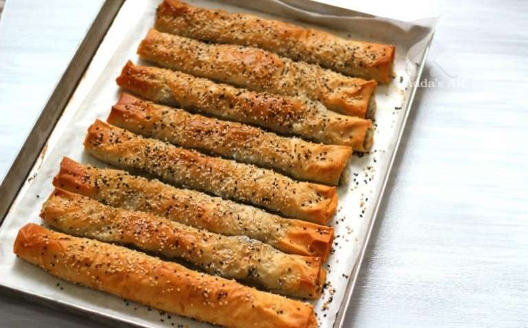 Byrek role me hithra dhe djathë të bardhë