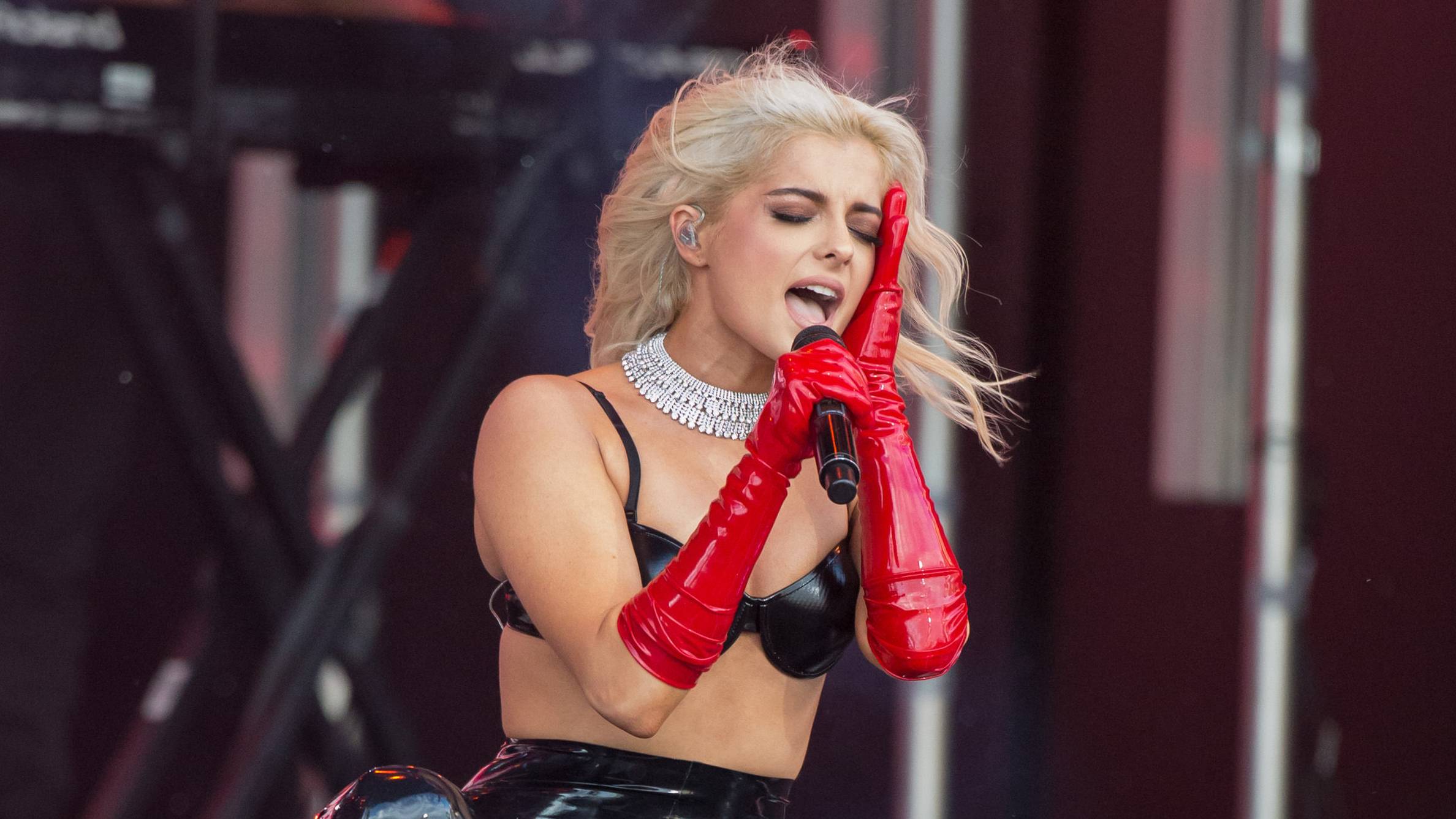 Bebe rexha stars. Bebe Rexha 2021. Bebe Rexha 2014. Bebe Rexha 2012. Bebe Rexha Queen.