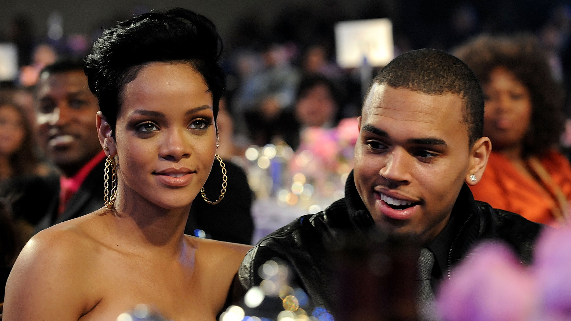 E harron Rihannën, Chris Brown i lumtur për lidhjen e saj ...