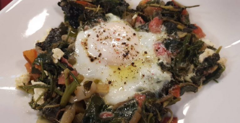 Receta e sallatës me lakra të egra