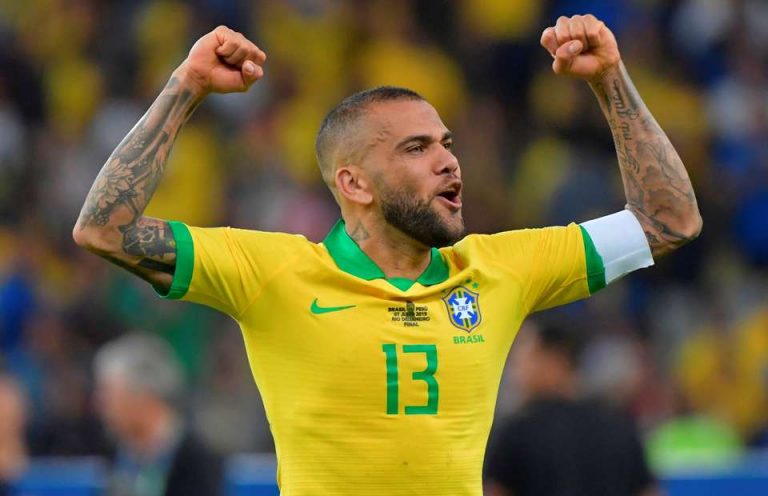 Alves s’e ka ndërmend të pensionohet, transferohet te gjiganti i Premierligës