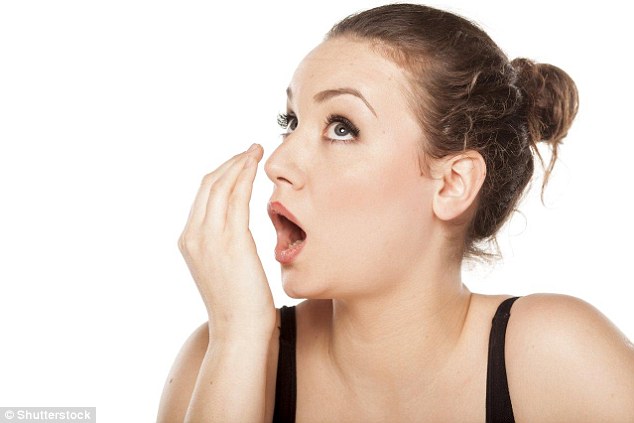 Maska ka sjellë probleme me shëndetin e gojës, ndiqni këshillat e stomatologut të njohur