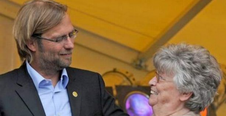 I ndërron jetë nëna, Klopp nuk mundet të shkojë në funeral shkaku i ndalesës së udhëtimeve