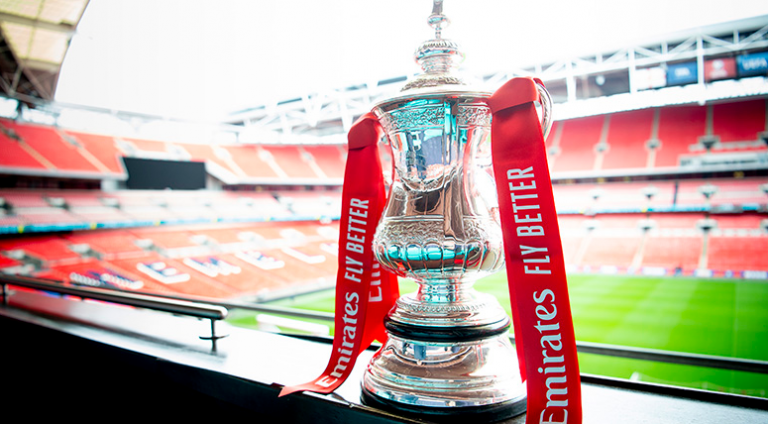 Hedhet shorti i gjysmëfinaleve së FA Cup, spikat derbi Chelsea – City