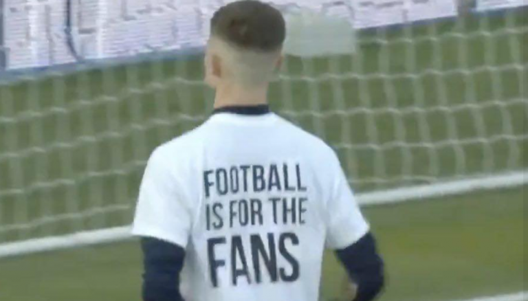 Lojtarët e Leeds me një mesazh para ndeshjes me Liverpoolin: Futbolli është për tifozët