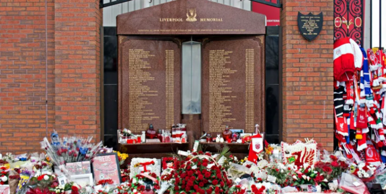 Liverpool shënon 32 vjetorin e tragjedisë ‘Hillsborough’