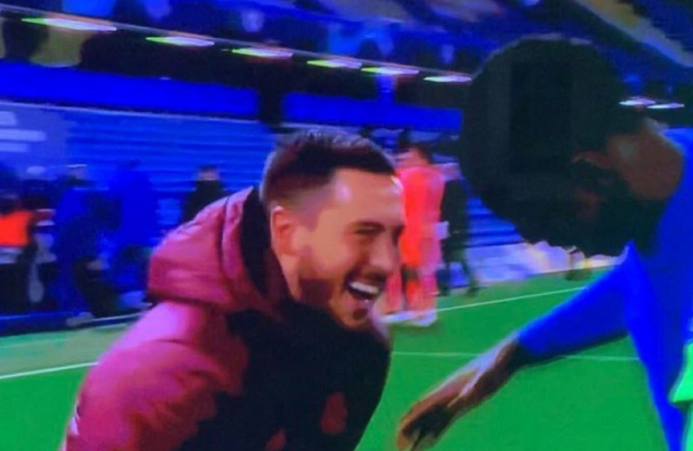 Hazard ‘feston’ kualifikimin e Chelsea, kritikohet pas gjestit në përfundimin e ndeshjes