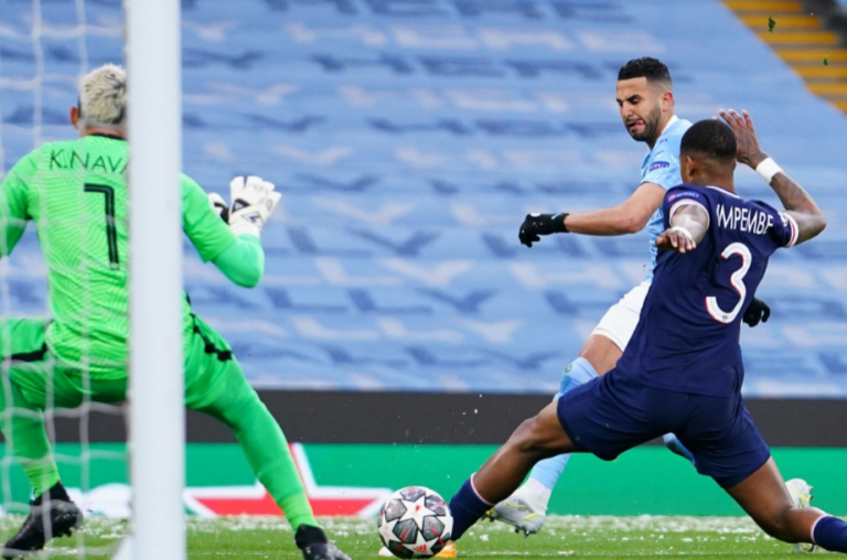 Man City e ‘prek me një dorë’ finalen, Mahrez i jep epërsinë