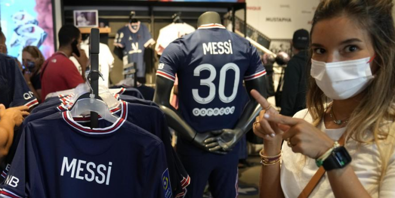 PSG mohon shitjen e 800 mijë fanellave të Messit: Nuk jemi magjistarë