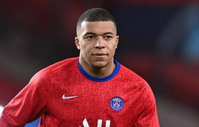 E konfirmon Romano: PSG refuzoi 200 milionë euro për Mbappe