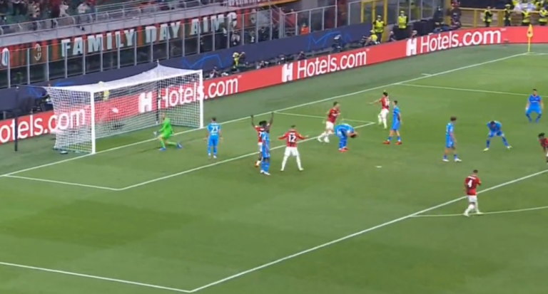 Leao ‘shtang’ Atleticon, Milan në epërsi