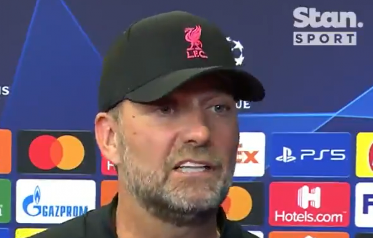 Klopp përplaset me gazetarin që e pyet nëse ishte i nervozuar sepse Simeone refuzoi t’ia zgjasë dorën