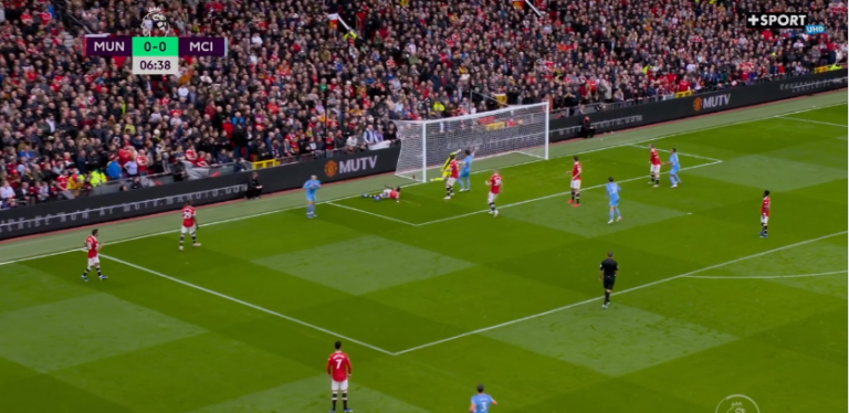 Zhbllokohet derbi, Man City në epërsi