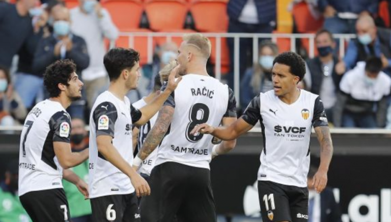 Valencia me përmbysje të ‘çmendur’ fiton një pikë ndaj Atleticos