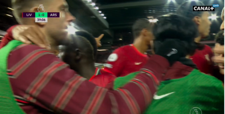 Mane i jep epërsinë Liverpoolit pas pjesës së parë ndaj Arsenalit