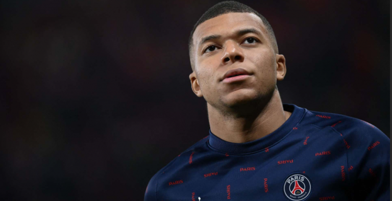 Mbappe këmbëngul se për momentin mbetet i lumtur në PSG
