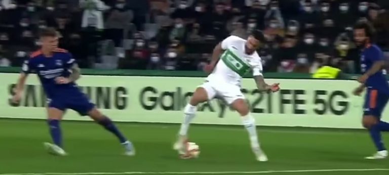 Fauli më i çuditshëm i dhënë akordohet në Spanjë – Kroos nuk mundi t’iu besojë syve