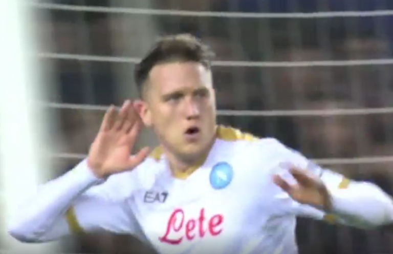 Super Zielinski, Napoli në epërsi ndaj Barcelonës