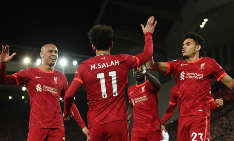 Liverpool ‘shpartallon’ Leeds – vetëm tre pikë larg Man Cityt në Premierligë