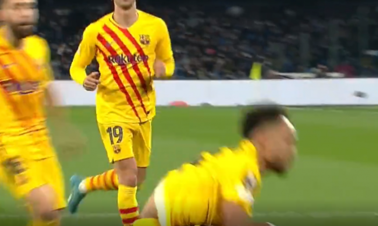 Barcelona ‘leksion’ Napolit, realizon Aubameyang