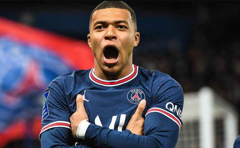 Sport: Kylian Mbappe planifikon të qëndrojë te PSG