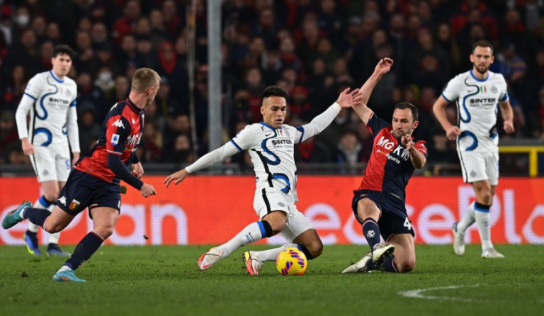 Genoa i bën favor Milanit e Napolit, i merr një pikë Interit
