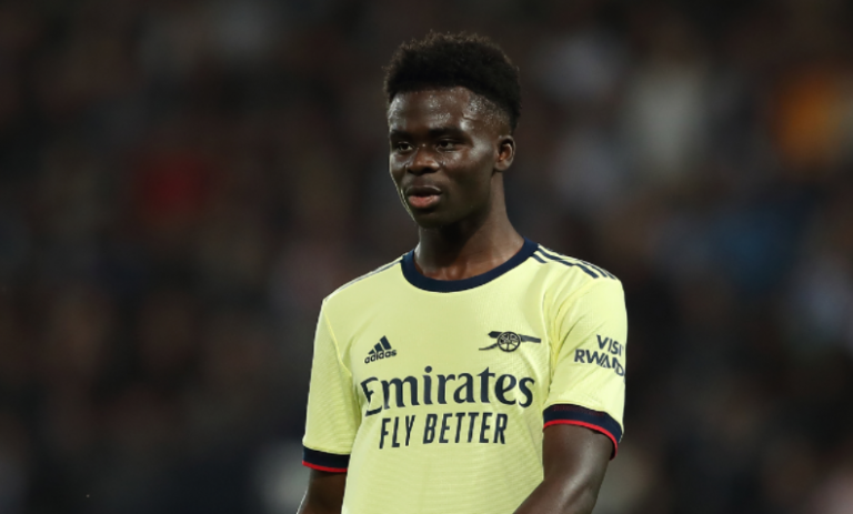 Liverpool dhe Man City ‘rrezikojnë’ Arsenalin – shfaqet interesimi për Saka