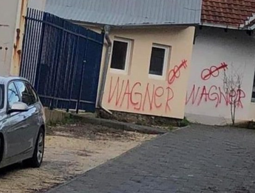 Aktivizohet policia, nis hetimet për mbishkrimet “Wagner” në veri – Lajmi.net