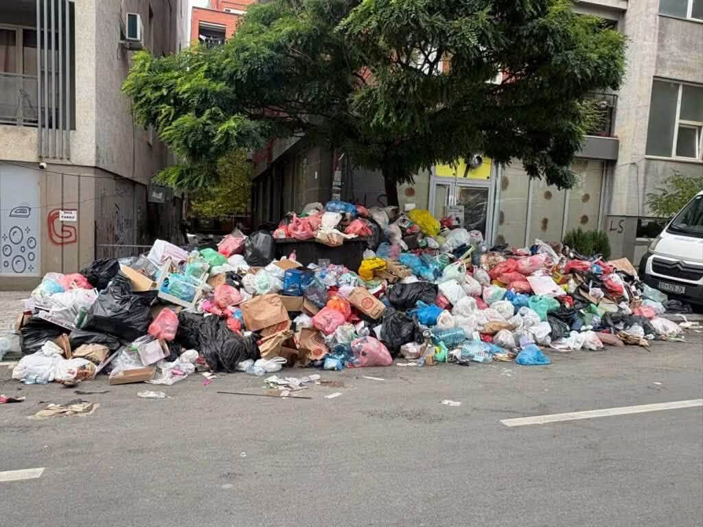 Gjobiten institucionet përgjegjëse për kaosin me mbeturina në Prishtinë
