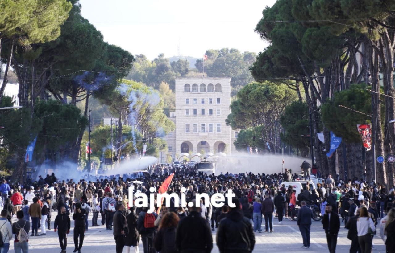 Rama nuk tërhiqet, protestat në Shqipëri hyjnë në javën e dytë