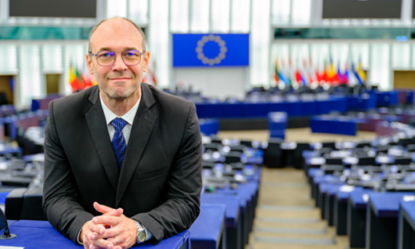Eurodeputeti kroat: Asnjë politikë s’e ndryshon faktin historik që Kosova, Kroacia e Bosnja ishin viktima të agresionit serb