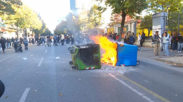 ​Dita e 15-të e protestës, studentët marshojnë nga Ministria e Arsimit para Kryeministrisë