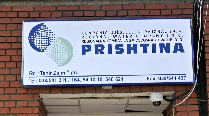 Rikthehet uji sot në disa rrugë të Prishtinës, pas ndërprerjes për shkak të defektit