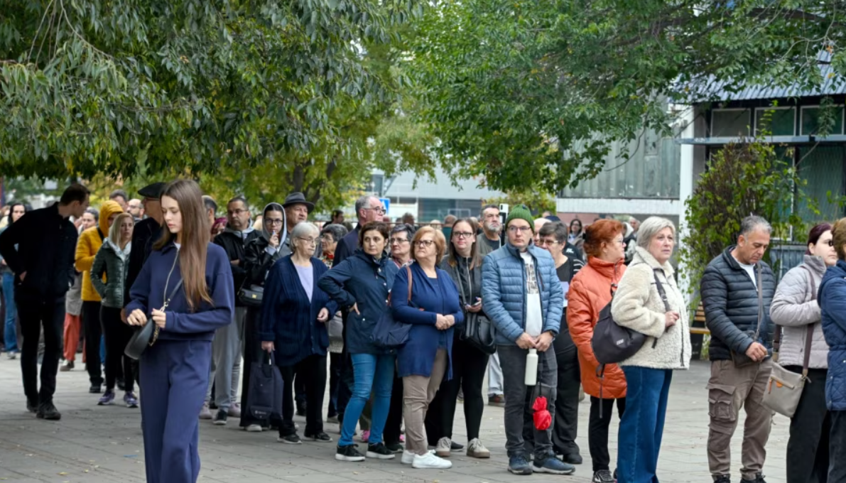 Dalje e lartë në zgjedhjet në Serbi, raportohet për parregullsi