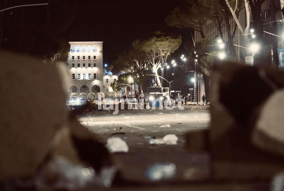 Pas protestave të dhunshme në Tiranë, 78 protestues dalin sot para gjykatës për masën e sigurisë