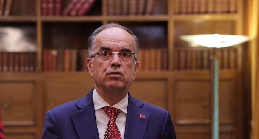 “Dhuna nuk mund të jetë kurrë zgjidhja”, Presidenti Begaj thirrje për dialog: Të mos lejojmë që tensionet të cenojnë stabilitetin e vendit