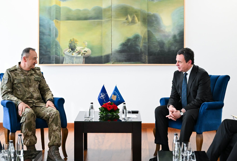 Kurti i jep lamtumirën komandantit të KFOR-it, diskutojnë për sigurinë dhe rrugën e Kosovës drejt NATO-s