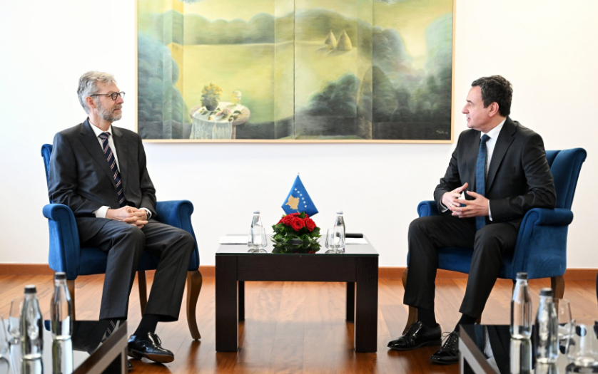 Kurti takohet me zëvendëspresidentin e Bankës Evropiane të Investimeve, diskutojnë për projektet e reja në Kosovë