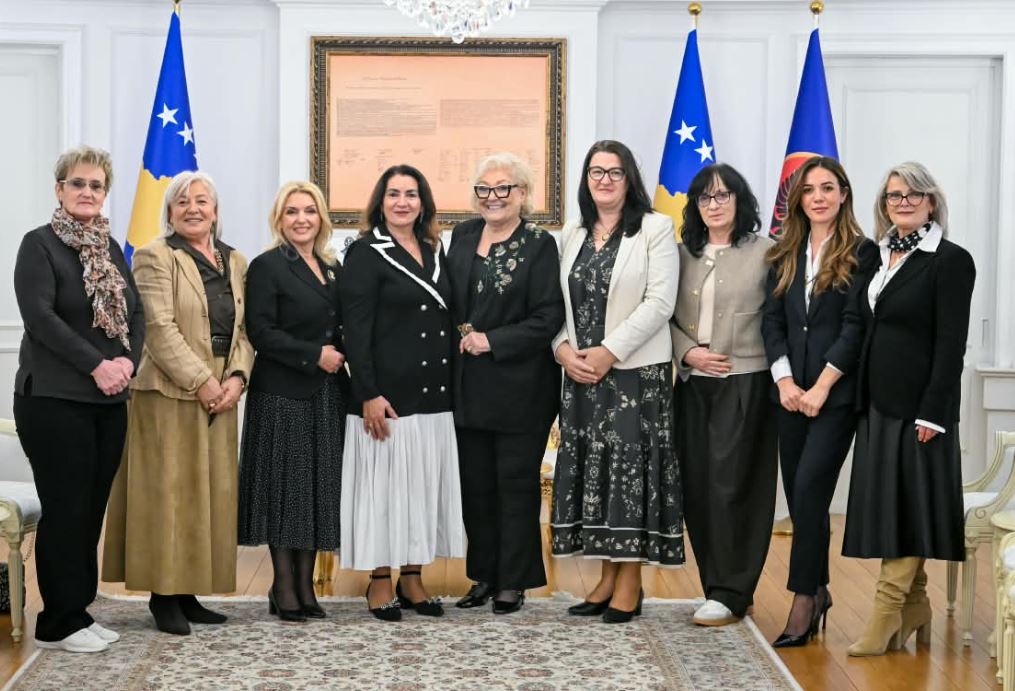 Presidentja Shiroka-Pula takon përfaqësueset e strehimoreve, thekson nevojën për mbështetje më të madhe për gratë