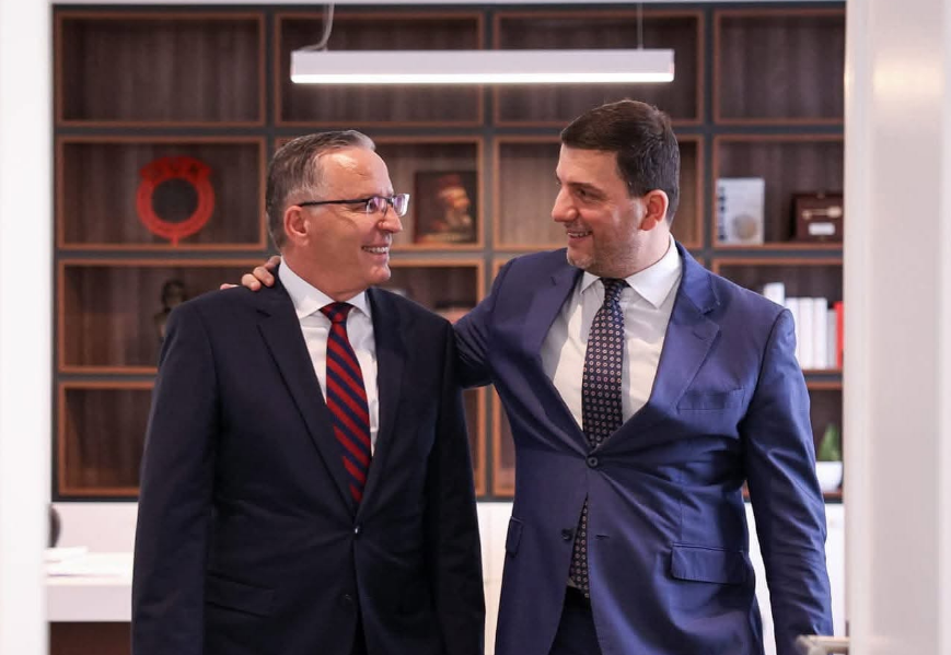 Krasniqi me mesazh për Bedri Hamzën pas dorëheqjes: PDK-ja përballoi sfida të mëdha nën drejtimin tënd