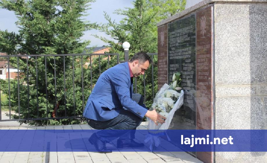 Krimet e Serbisë nuk do të harrohen    Konjufca nderon viktimat në Hallaq të Vogël
