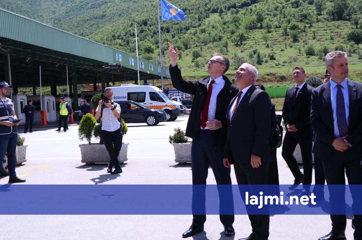 Ministri britanik në Kosovë  flasin me Sveçlën për sigurinë kufitare