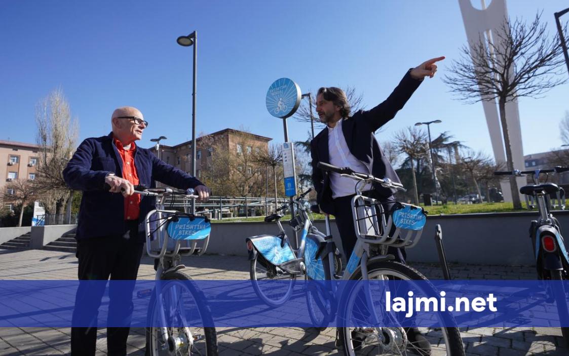 Rama së bashku me Peter Murray eksplorojnë qytetin përmes  Prishtina Bikes 