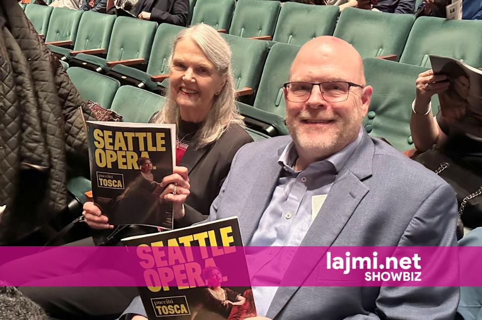 Ish-ambasadori i SHBA-ve bashkë me nënën në koncertin e Ramë Lahaj: Shkëlqeu në Operan e Seattle