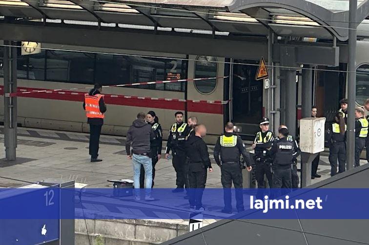 Tetëmbëdhjetë të plagosur në sulmin me thikë në Hamburg