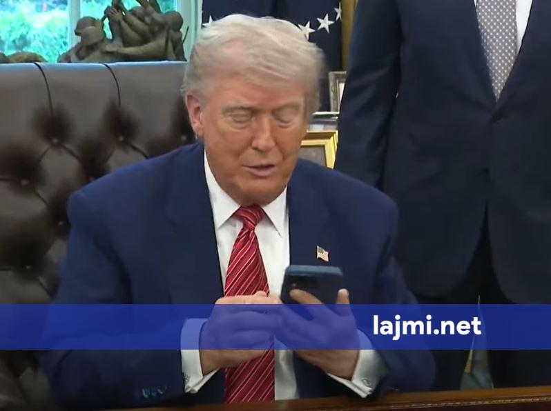  O  më bie telefoni    Trump shpërqendrohet nga dy telefonata gjatë konferencës