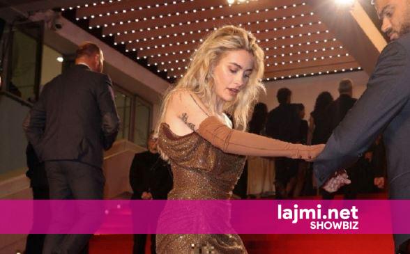 Paris Jackson lufton me veshjen e saj në Kanë, duke treguar rastësisht të brendshmet