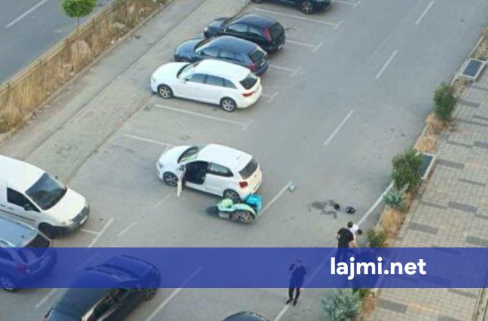 Aksident në lagjen Kalabria në Prishtinë   përfshihen veturë dhe motor