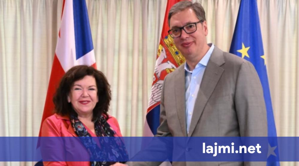 Pas bisedës me Kurtin  emisarja britanike telefonon Vuçiqin   tensionet mes Kosovës e Serbisë temë e diskutimit