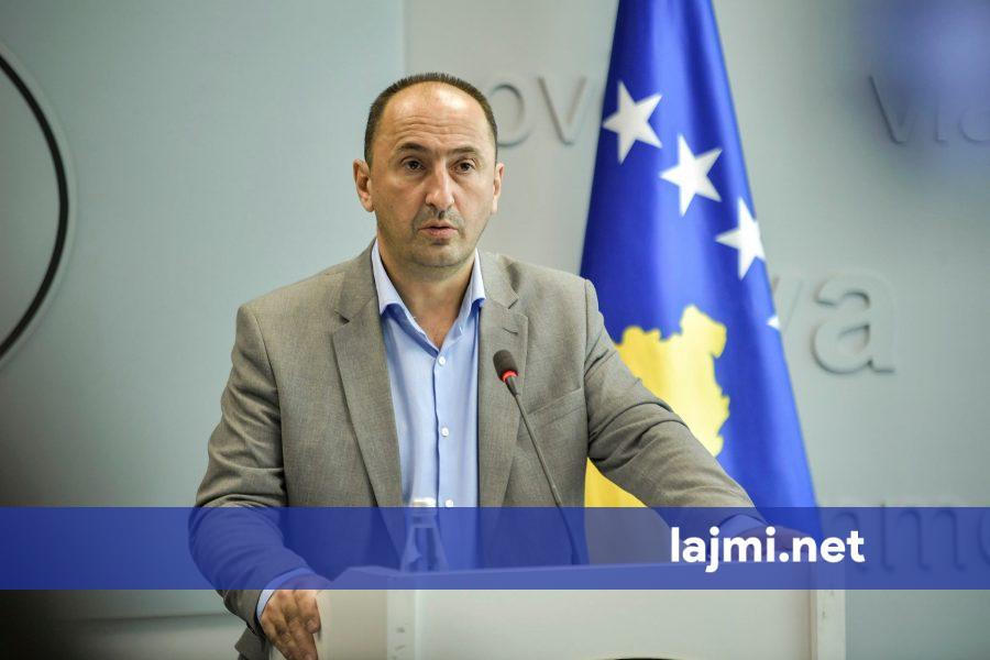 Pak më ndryshe se VV ja  Liburn Aliu ia bën  like  një postimi për protestën kundër Gjykatës Speciale